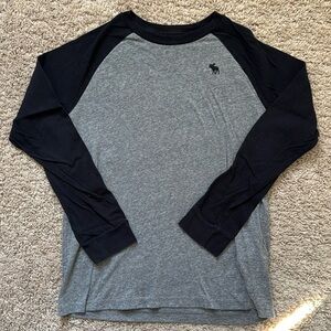 Boys Black/gray raglan long sleeve Abercrombie Kids, size 11/12